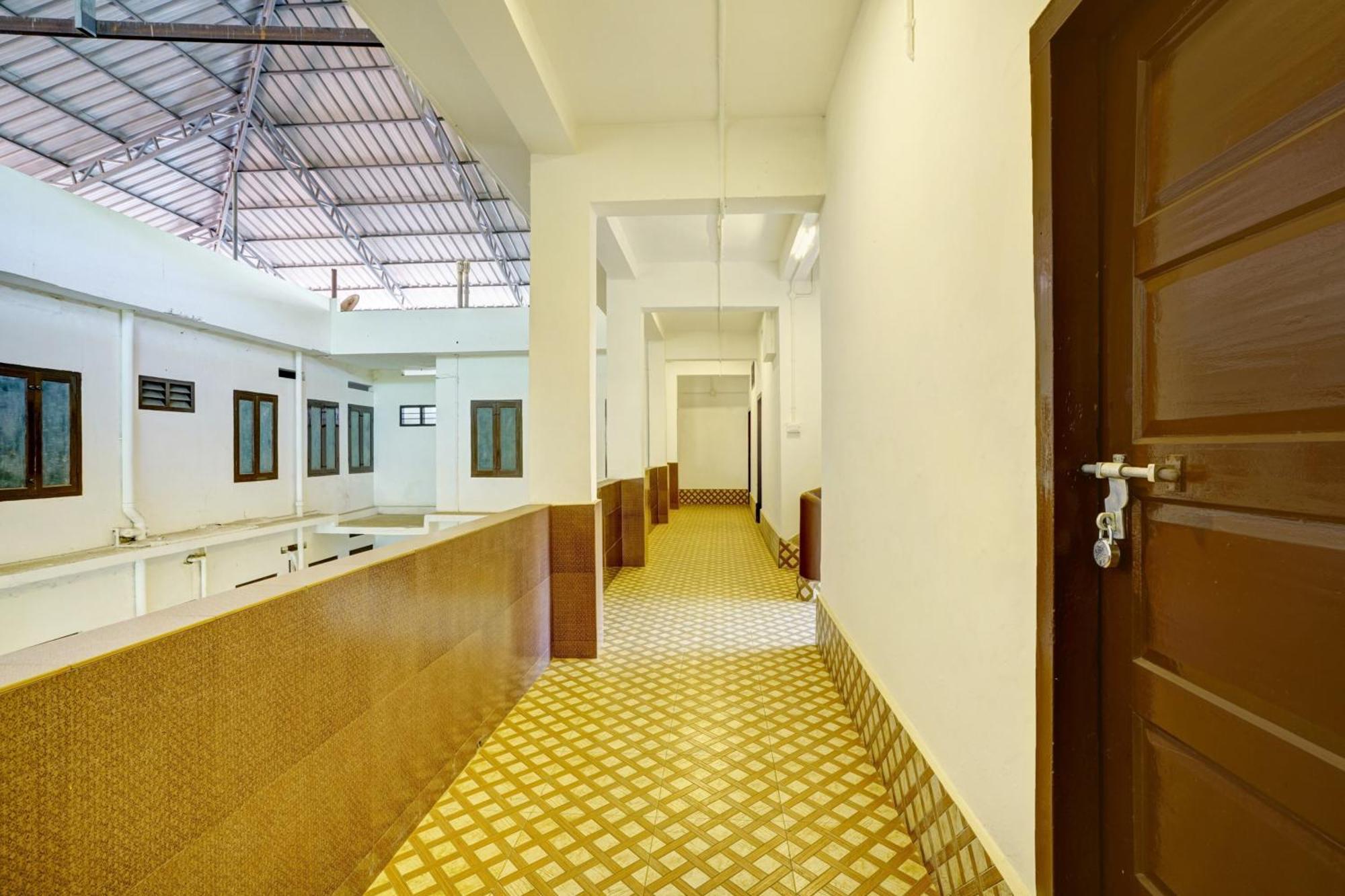 Super Hotel O Ceasar Palace Annex Thodupuzha Kültér fotó